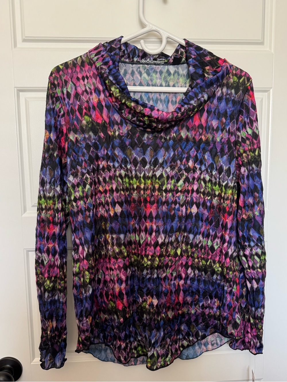 NWT Sno Skins Kaleidoscope Lightweight Crinkle Cowl Neck Top, Size Medium